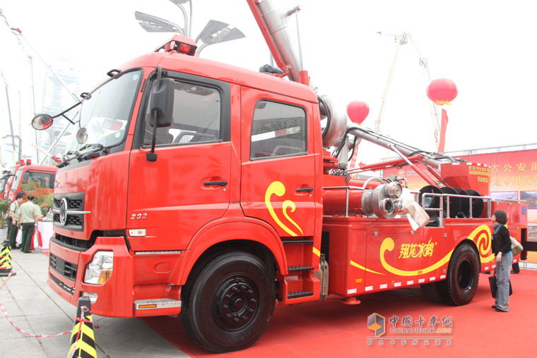 東風(fēng)天龍消防車亮相國(guó)際消防車展
