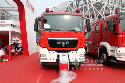 配備德國(guó)曼底盤的高層供水消防車
