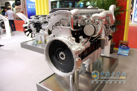 中國重汽MC11發(fā)動(dòng)機(jī)亮相道路運(yùn)輸展