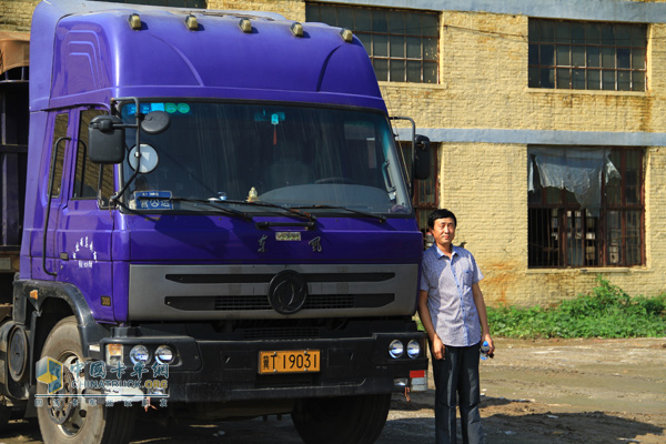 耿秋華與東風(fēng)貨車