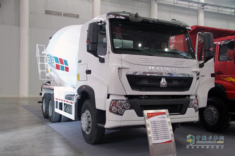 武漢商用車展 中國重汽高端重卡齊聚一堂