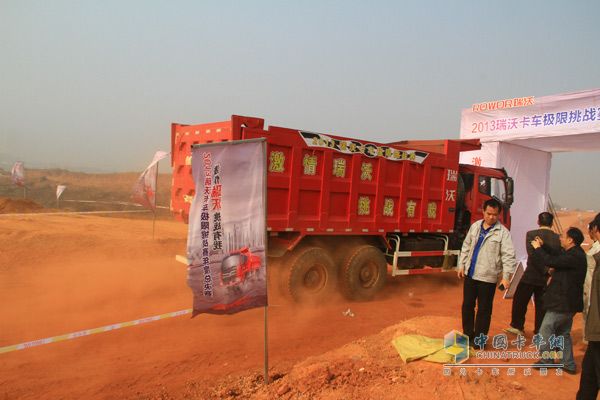 福田瑞沃極限挑戰(zhàn)賽冠軍角逐 卡車(chē)極限秀