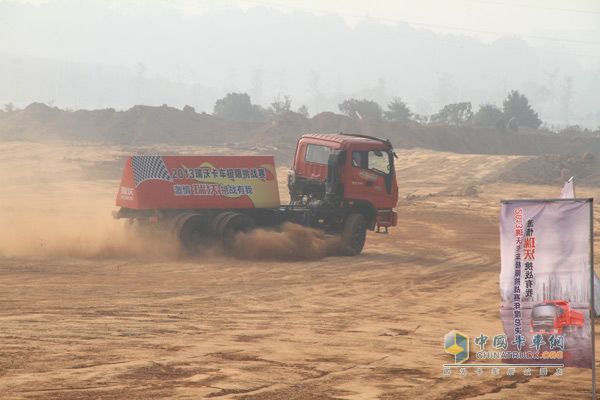 福田瑞沃極限挑戰(zhàn)賽冠軍角逐 卡車(chē)極限秀