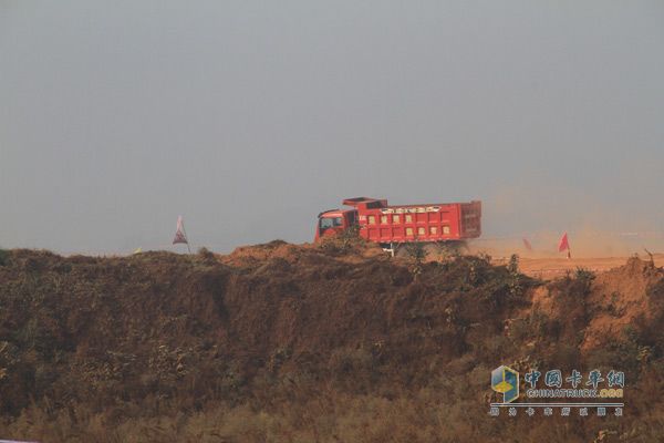 福田瑞沃極限挑戰(zhàn)賽冠軍角逐 卡車(chē)極限秀