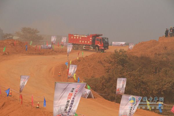 福田瑞沃極限挑戰(zhàn)賽冠軍角逐 卡車(chē)極限秀