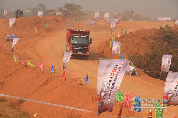 福田瑞沃極限挑戰(zhàn)賽冠軍角逐 卡車(chē)極限秀