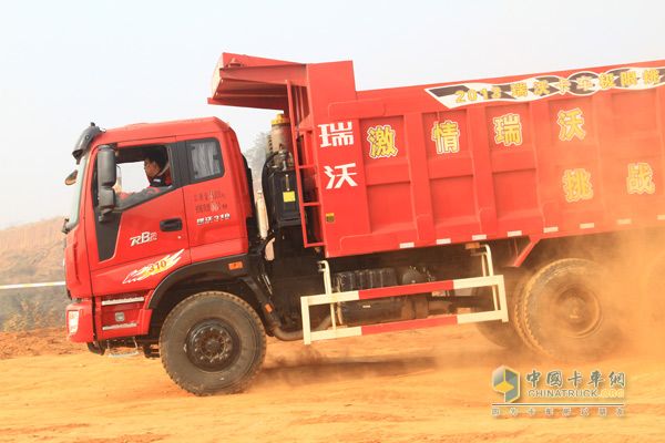 福田瑞沃極限挑戰(zhàn)賽冠軍角逐 卡車(chē)極限秀