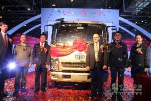 一汽通用解放S230公獅l量產(chǎn)下線及產(chǎn)品實(shí)拍