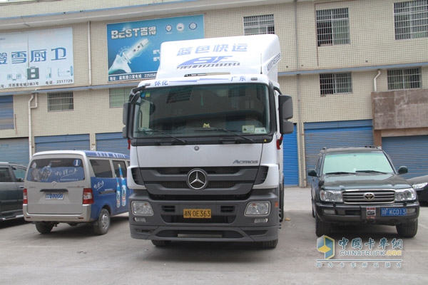 藍色快運奔馳Actros牽引車