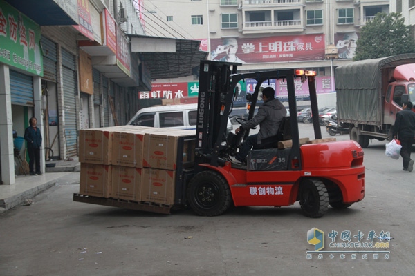 機械化裝卸為藍色快運增強車隊周轉(zhuǎn)能力