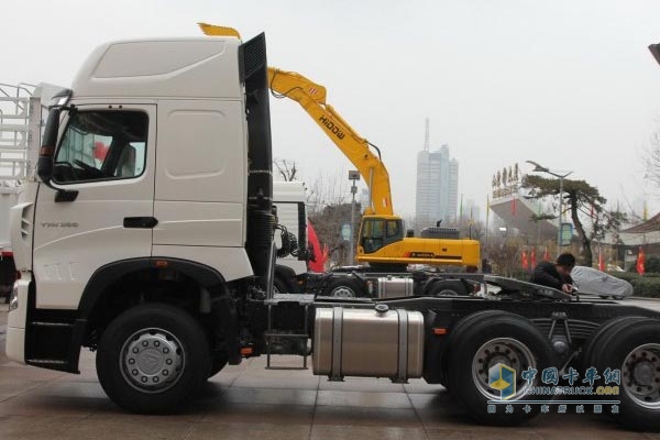 中國重汽 HOWO T7H 6×2 -雙轉(zhuǎn)向牽引車