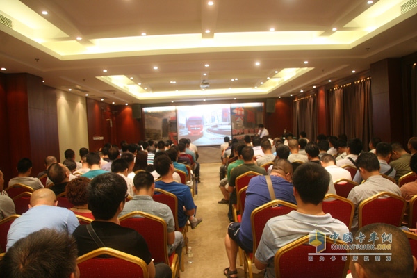 2014年7月11日，"北奔新體驗(yàn)攜手創(chuàng)未來(lái)"2014年北奔V3M新品推薦會(huì)在重慶舉行，北奔重型汽車集團(tuán)有限公司副總經(jīng)理汪寶營(yíng)，總經(jīng)理助理傅健及來(lái)自重慶地區(qū)近150名經(jīng)銷商和用戶齊聚一堂
