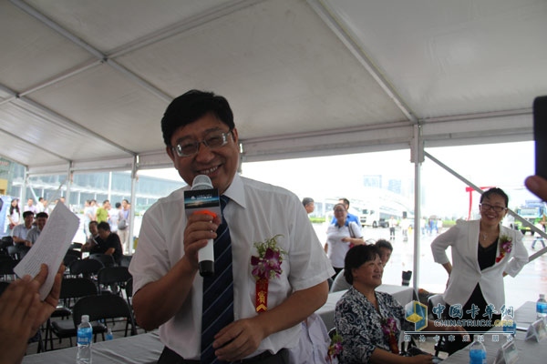 中國重汽汕德卡SITRAK2014全國體驗式互動路演哈爾濱啟程
