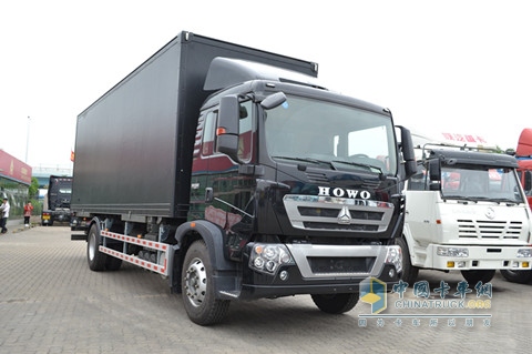中國重汽 HOWOT5G平臺中卡 4*2廂式載貨車