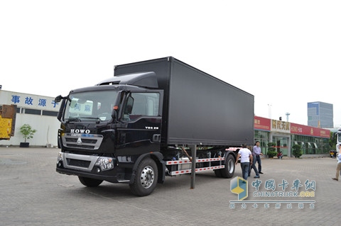 中國重汽 HOWOT5G平臺中卡 4*2廂式載貨車