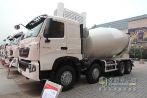 中國重汽 HOWO-T7H 8×4攪拌車