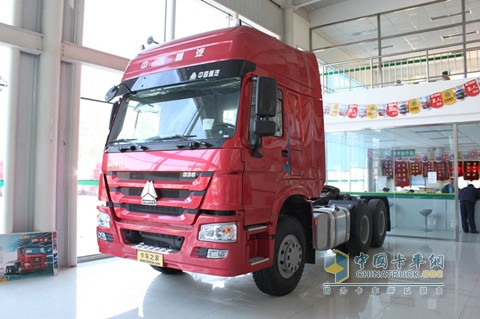 中國(guó)重汽 HOWO 6×2后提升式牽引車