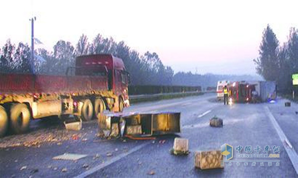 切忌占用應急車道 避免疲勞駕駛