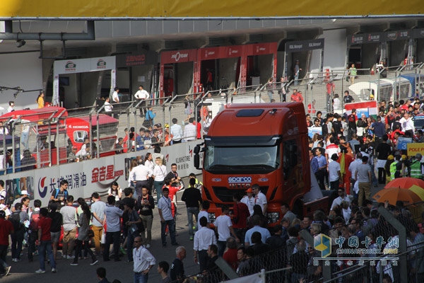 依維柯Stralis榮耀領(lǐng)跑上海站2014世界房車錦標(biāo)賽