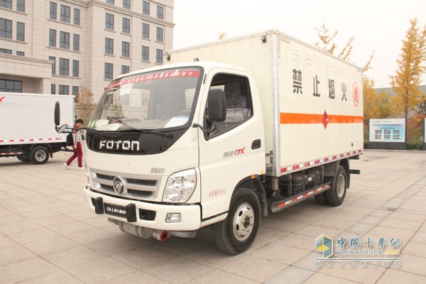 福田奧鈴CTX 141馬力4×2危險品運輸車