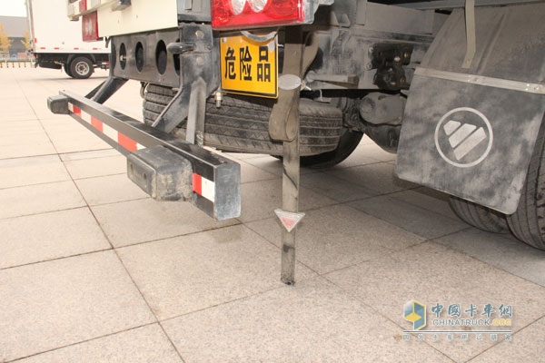 福田奧鈴CTX 141馬力4×2危險品運輸車
