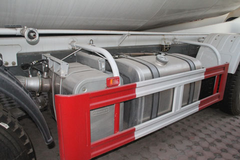 中國(guó)重汽攪拌車 油箱