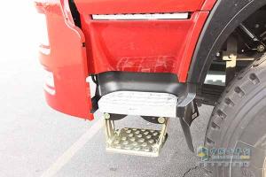 中國(guó)重汽 新斯太爾D7B 340馬力 6X4國(guó)四自卸車