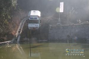 近距離感受越野之王烏尼莫克救援車 超越期待不負(fù)眾托