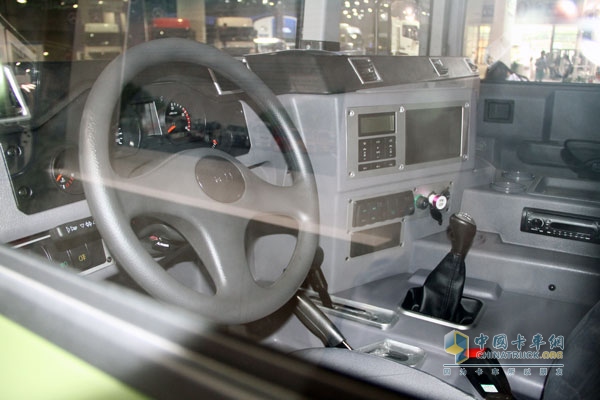 廣州車(chē)展:東風(fēng)特種商用車(chē)凸顯改裝實(shí)力 攜三款專(zhuān)用車(chē)亮相