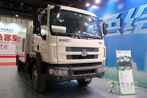 廣州車展:東風柳汽霸龍M7牽引車帶頭 注重專用車市場