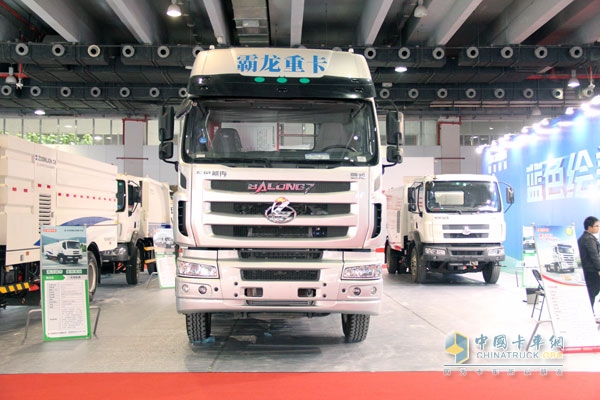 廣州車展:東風柳汽霸龍M7牽引車帶頭 注重專用車市場