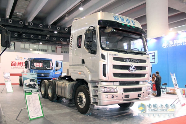 廣州車展:東風柳汽霸龍M7牽引車帶頭 注重專用車市場