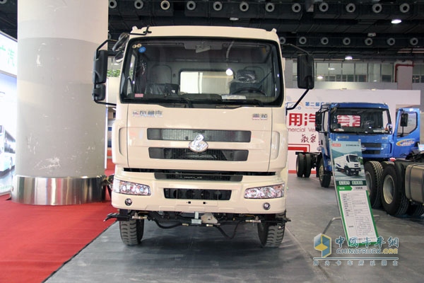廣州車展:東風柳汽霸龍M7牽引車帶頭 注重專用車市場