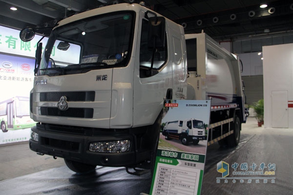 廣州車展:東風柳汽霸龍M7牽引車帶頭 注重專用車市場
