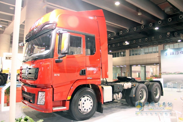 廣州車展；陜汽重卡攜德龍牽引車和智能渣土車亮相