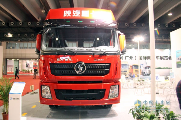 廣州車展；陜汽重卡攜德龍牽引車和智能渣土車亮相