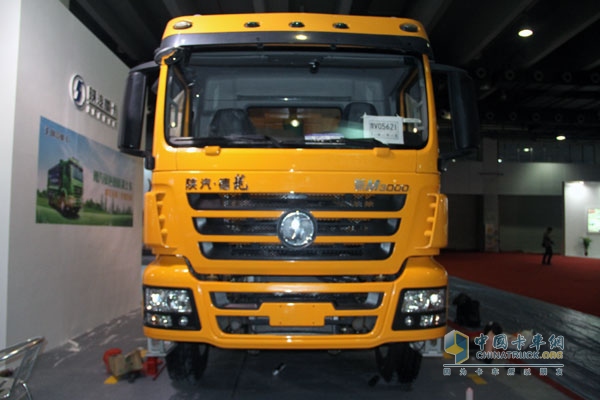 廣州車展；陜汽重卡攜德龍牽引車和智能渣土車亮相