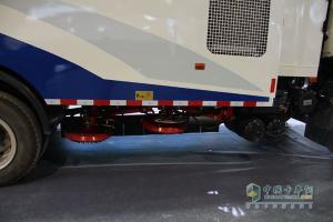 廣州車展:東風柳汽霸龍M7牽引車帶頭 注重專用車市場