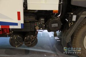 廣州車展:東風柳汽霸龍M7牽引車帶頭 注重專用車市場