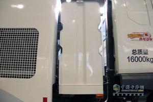 廣州車展:東風柳汽霸龍M7牽引車帶頭 注重專用車市場