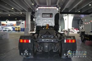 廣州車展:東風柳汽霸龍M7牽引車帶頭 注重專用車市場