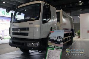 廣州車展:東風柳汽霸龍M7牽引車帶頭 注重專用車市場