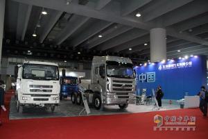 廣州車展:東風柳汽霸龍M7牽引車帶頭 注重專用車市場