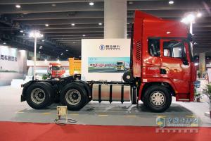 廣州車展；陜汽重卡攜德龍牽引車和智能渣土車亮相