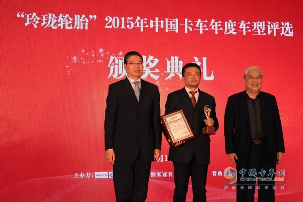 聯(lián)合卡車(chē)摘得2015年度牽引車(chē)型、年度節(jié)油牽引車(chē)桂冠