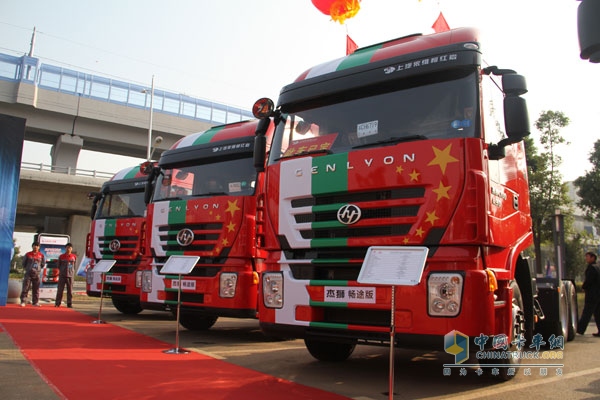 上汽紅巖 杰獅M100 390馬力 6×2 牽引車(chē)