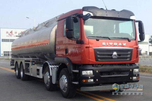SITRAK汕德卡8X4危化品罐車