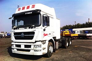 吉林省騰晟重汽專營店 D7B LNG牽引車年底大促銷