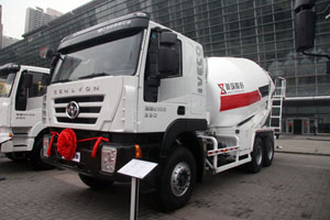 上汽依維柯紅巖杰獅 6×4 350馬力攪拌車(chē)
