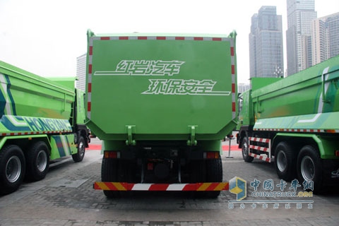 上汽依維柯紅巖新金剛 6×4 310馬力國Ⅳ城市渣土車